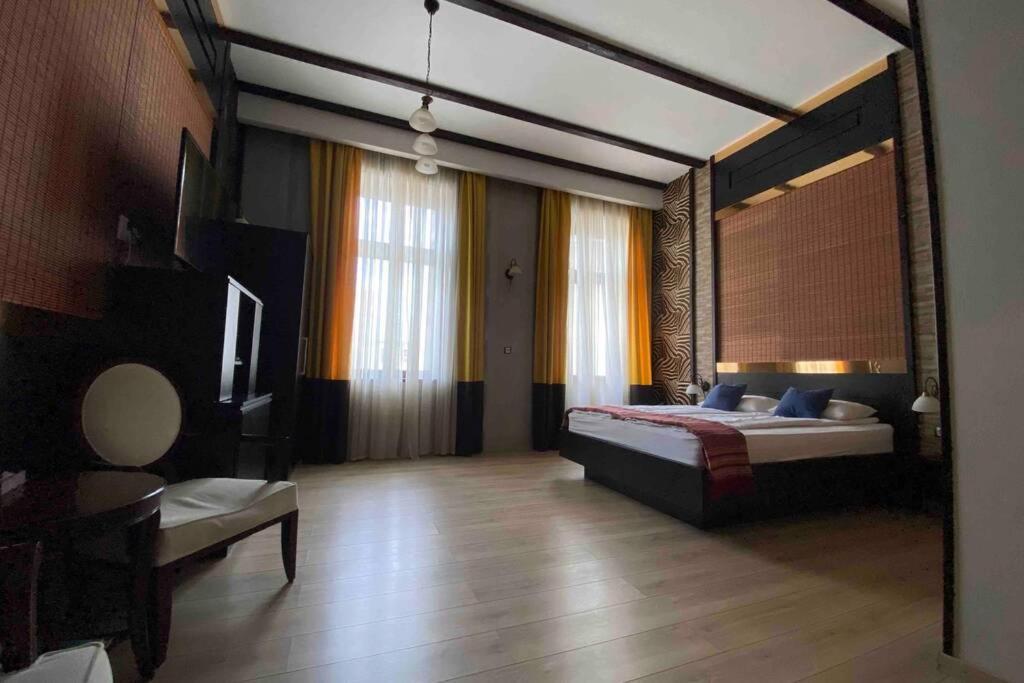 Safari Royal Apartment Oradea Extérieur photo
